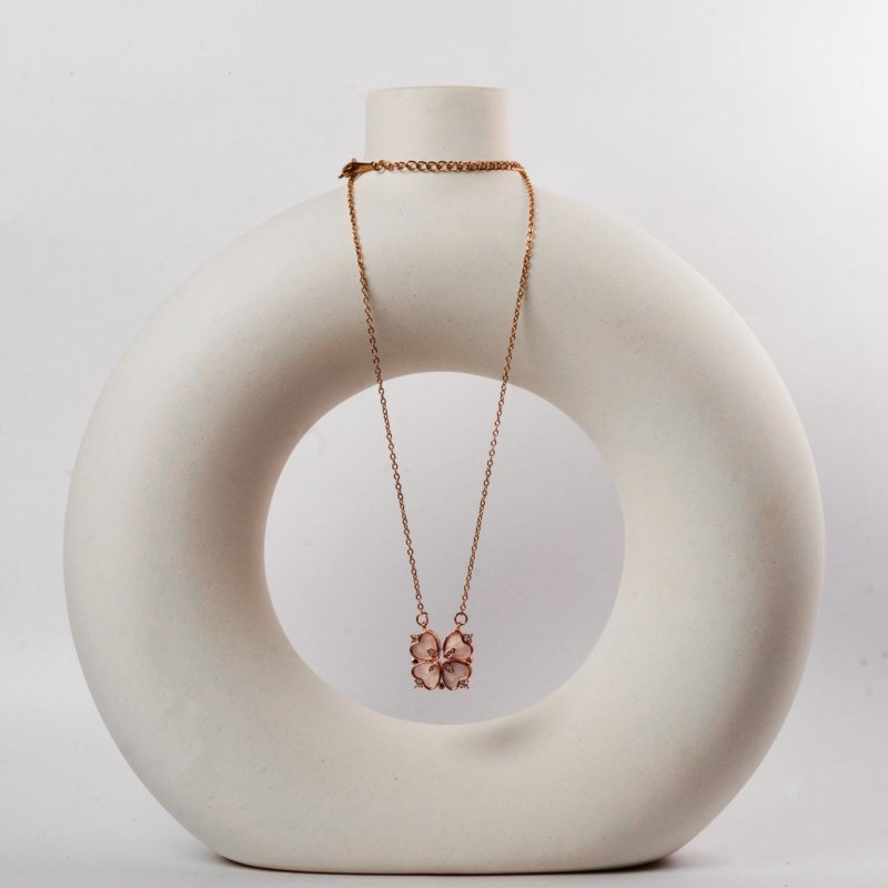 Magnetic Openable Heart Necklace - Image 3